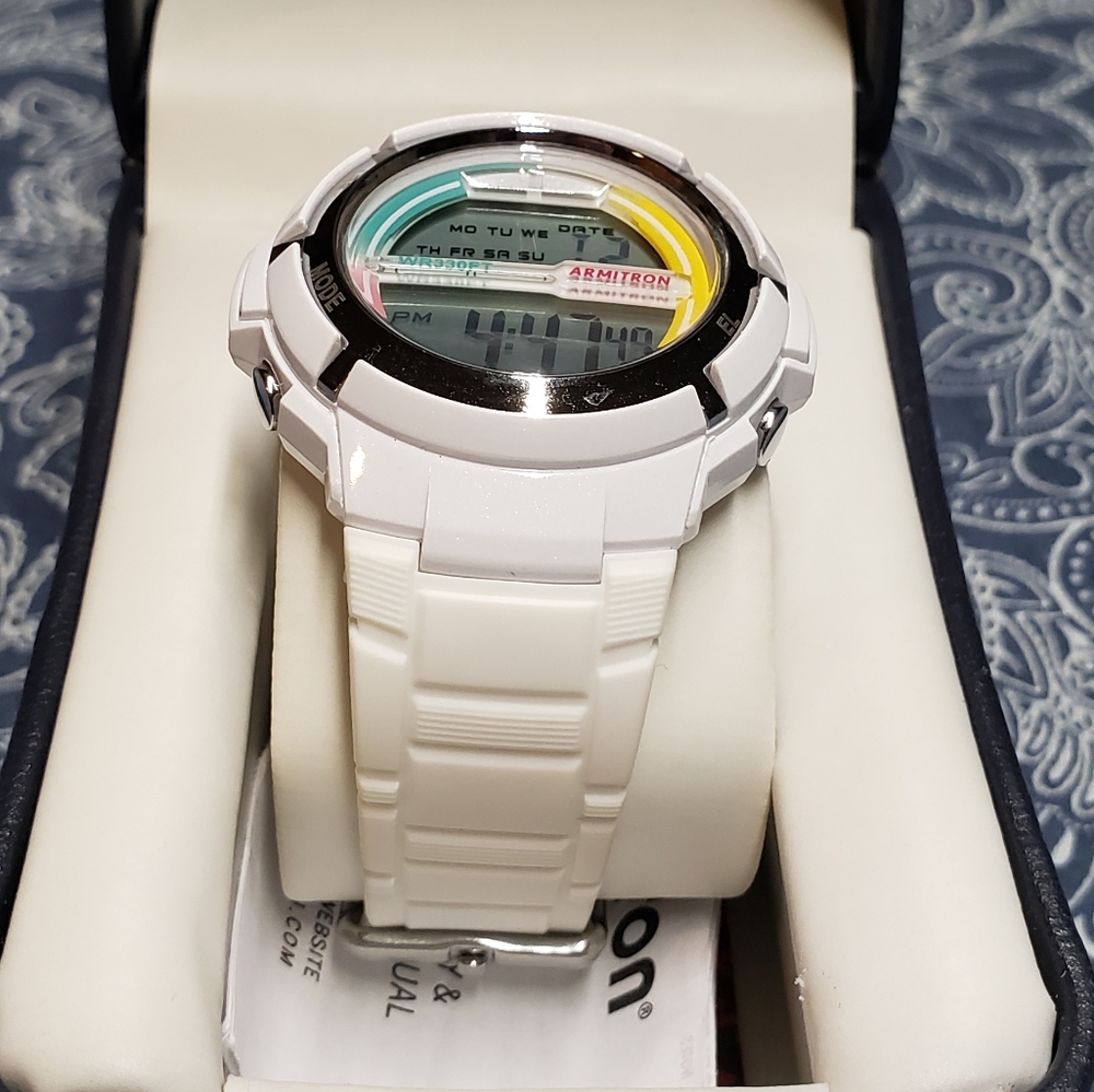 Women's Watch - Picture 2 of 8